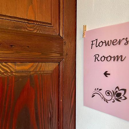 1912 - Flowers Room - Budget For Young Локарно Экстерьер фото